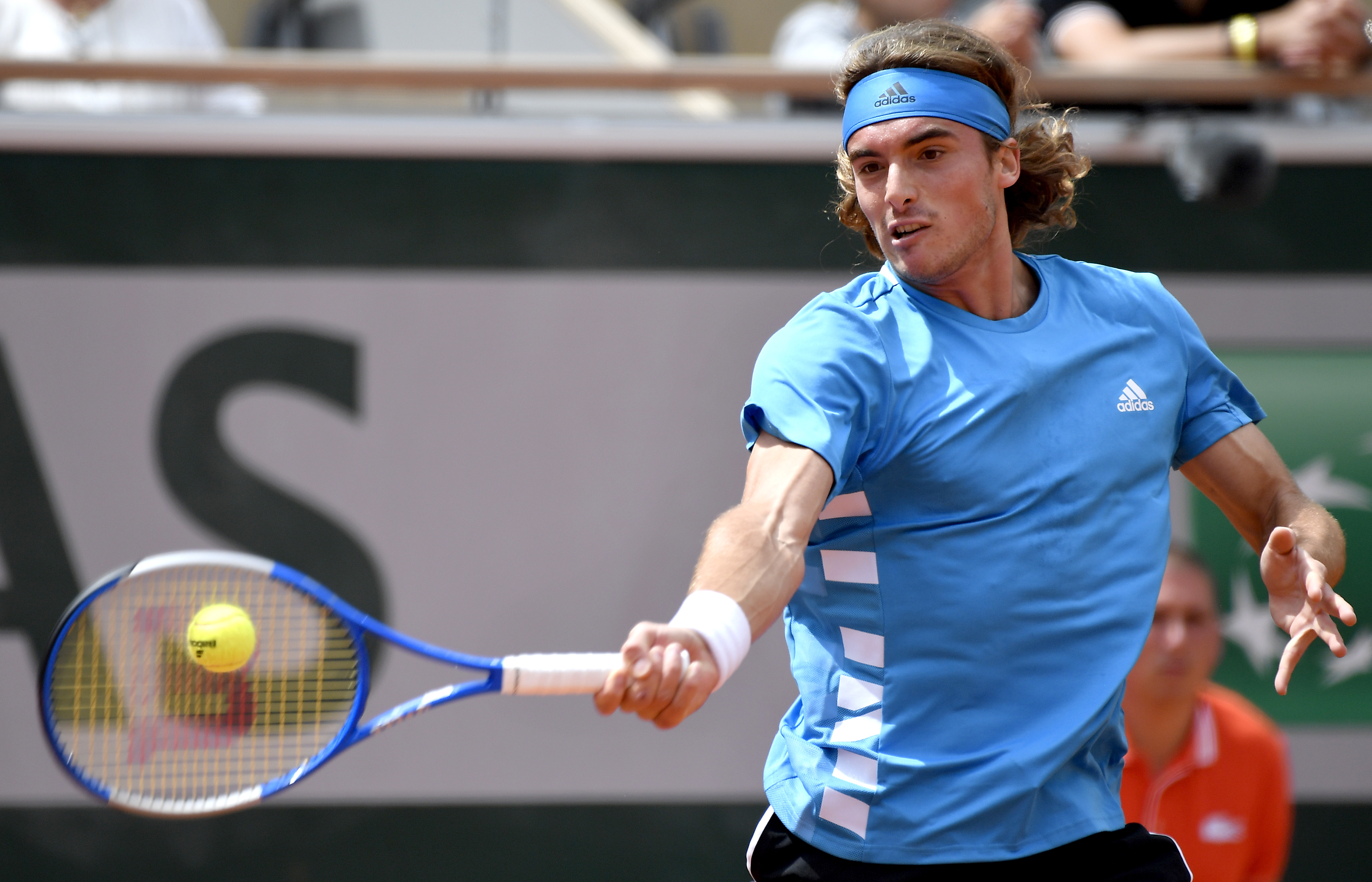 美国网球队鏖战英国网球队，西西帕斯高光表现