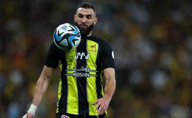 乌拉圭险胜阿根廷，本泽马绝境逆转