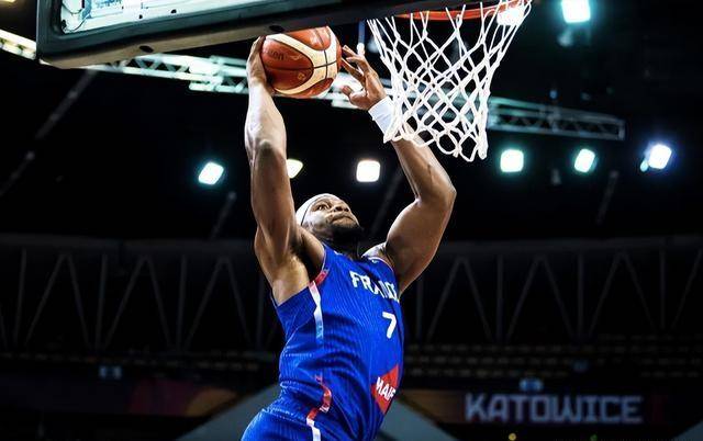 法国男篮逆转中国男篮，保罗制霸全场