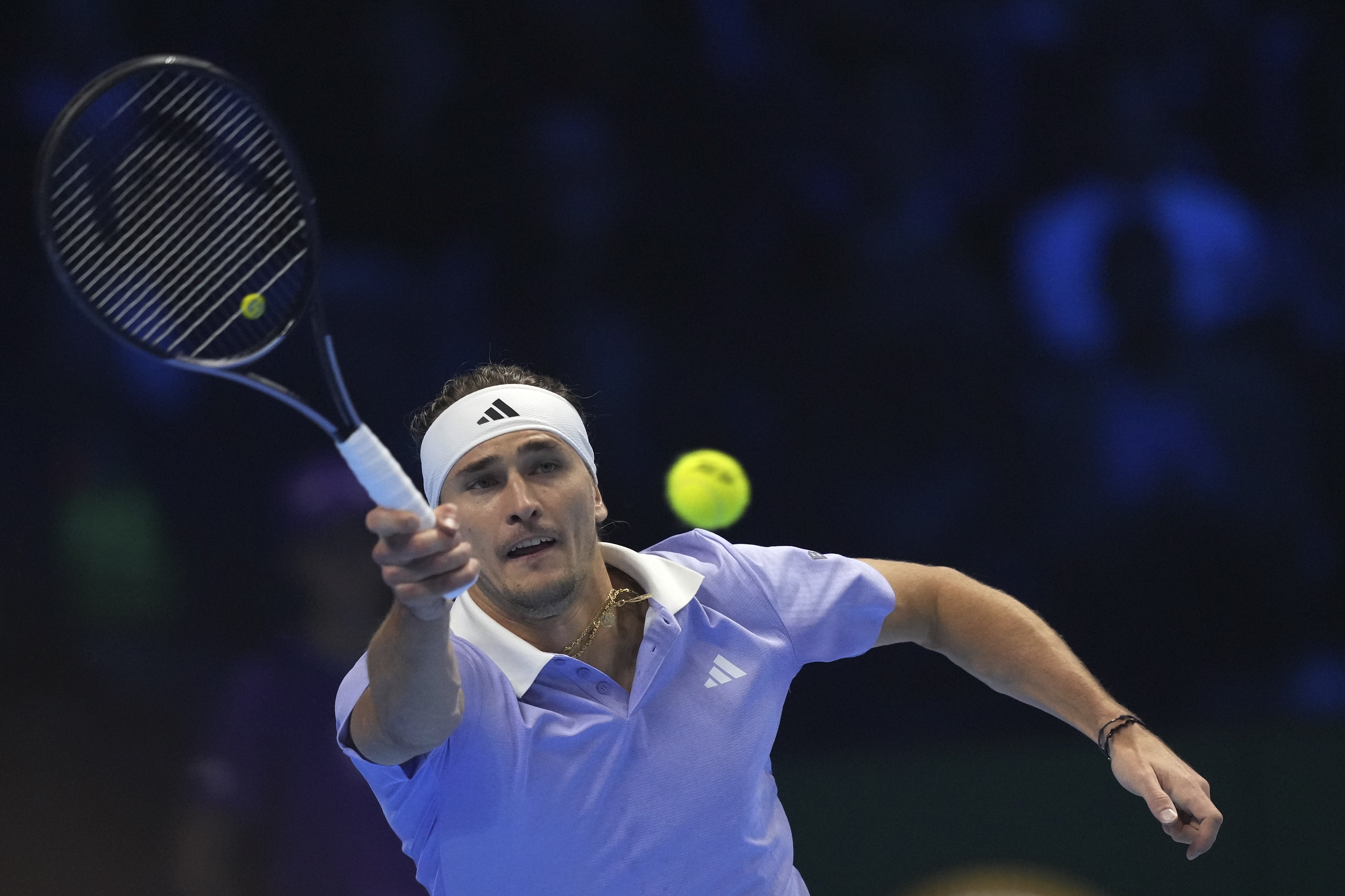 包含美国网球队血洗西班牙网球队，兹维列夫统治全场的词条