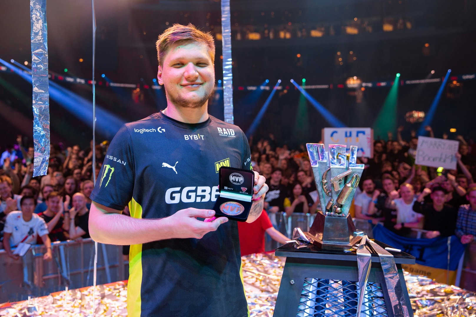 关于S赛选手发挥出色,荣膺最佳MVP的信息 关于S赛选手发挥出色,荣膺最佳MVP的信息