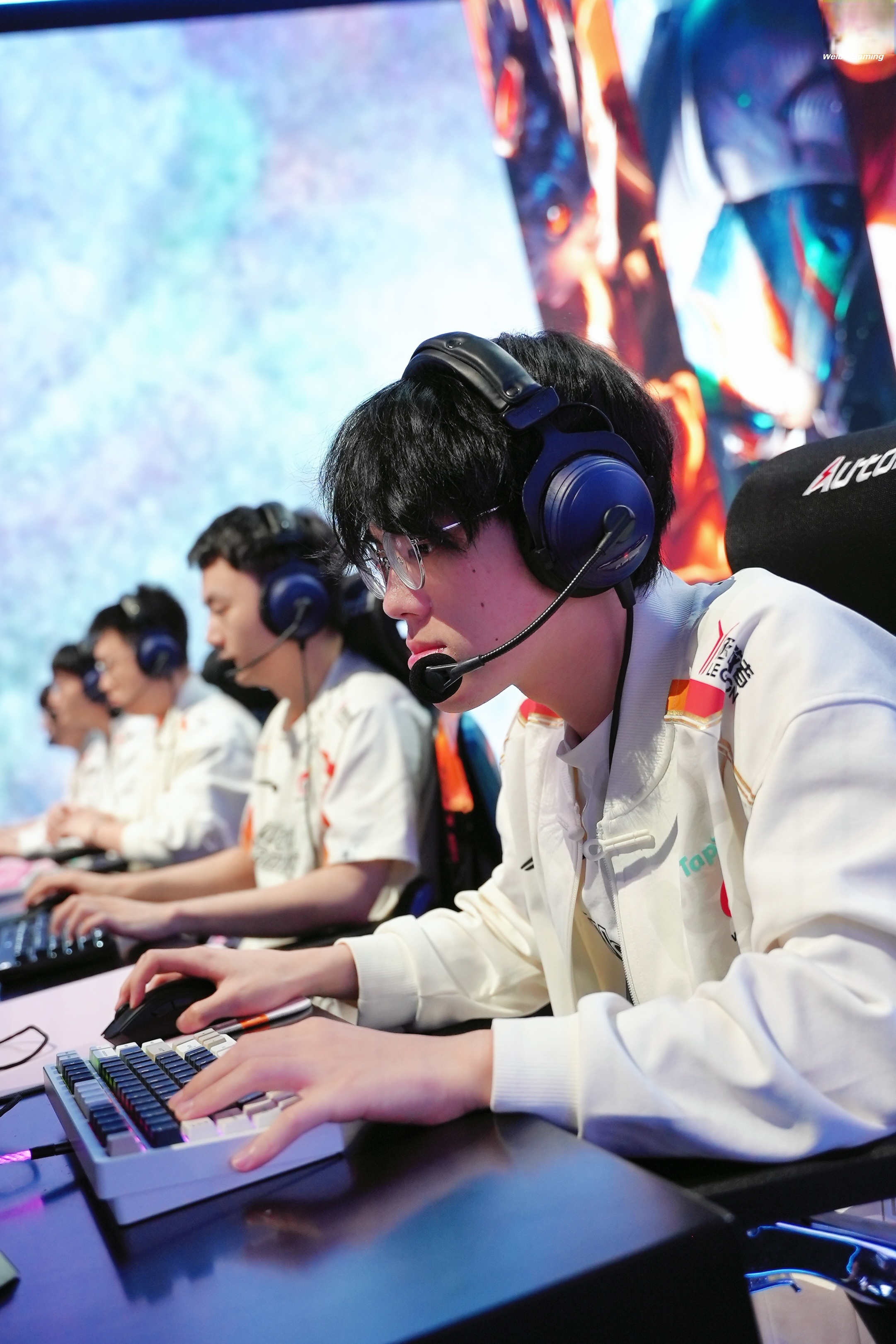 场面火爆！LPL观众席沸腾不已