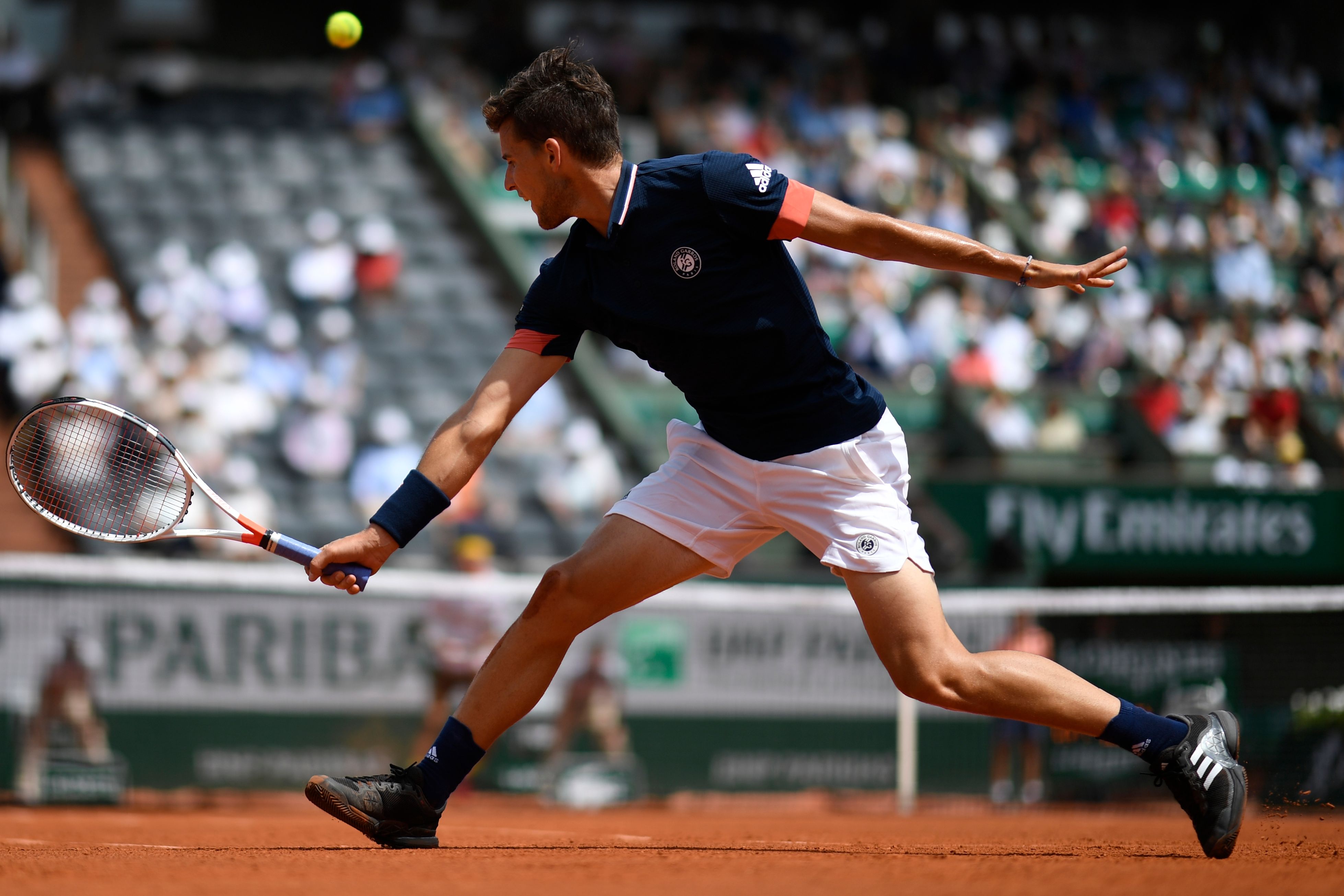 法网险胜戴维斯杯，蒂姆统治全场