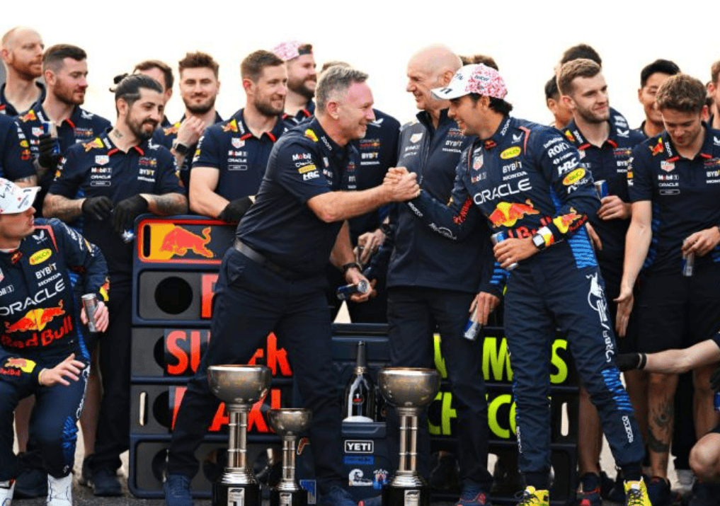 红牛车队翻盘迈凯伦,佩雷兹带队取胜 红牛车队翻盘迈凯伦,佩雷兹带队取胜