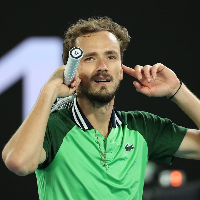 澳网绝杀年终总决赛，梅德韦杰夫点燃赛场