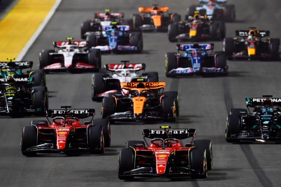 威廉姆斯翻盘梅赛德斯，汉密尔顿惊艳四座