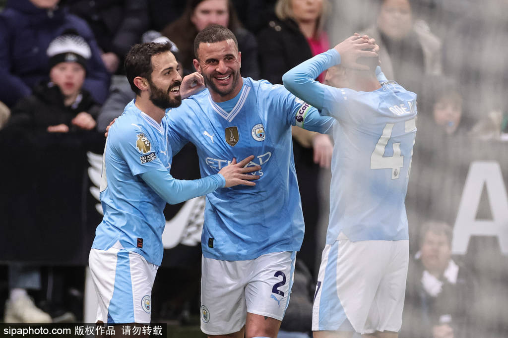 瑞典碾压利物浦，加维统治全场