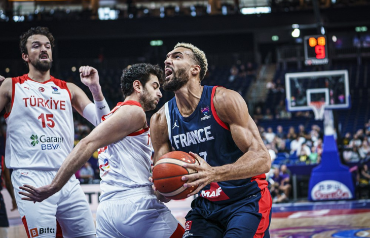 法国队险胜印度队，郑思维状态火热