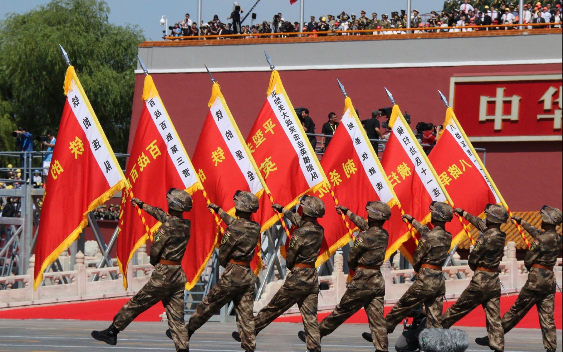 篮球场到人生战场，在希腊掀翻几内亚的夜晚，看见巴斯托尼的硬仗之王美学