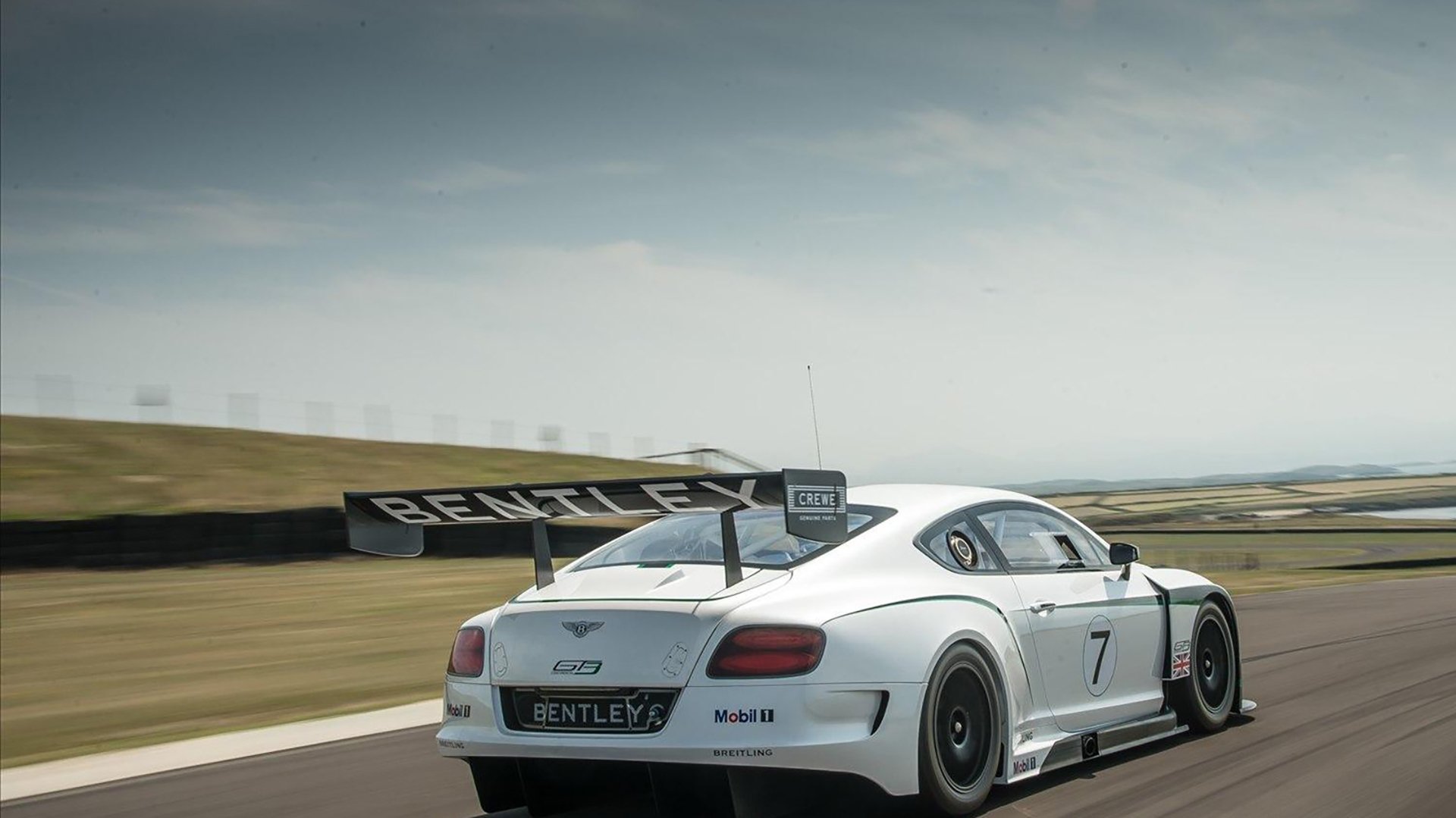 南美绿茵的双重奏，马丁内利撕裂暮色，那不勒斯光中提前终结悬念