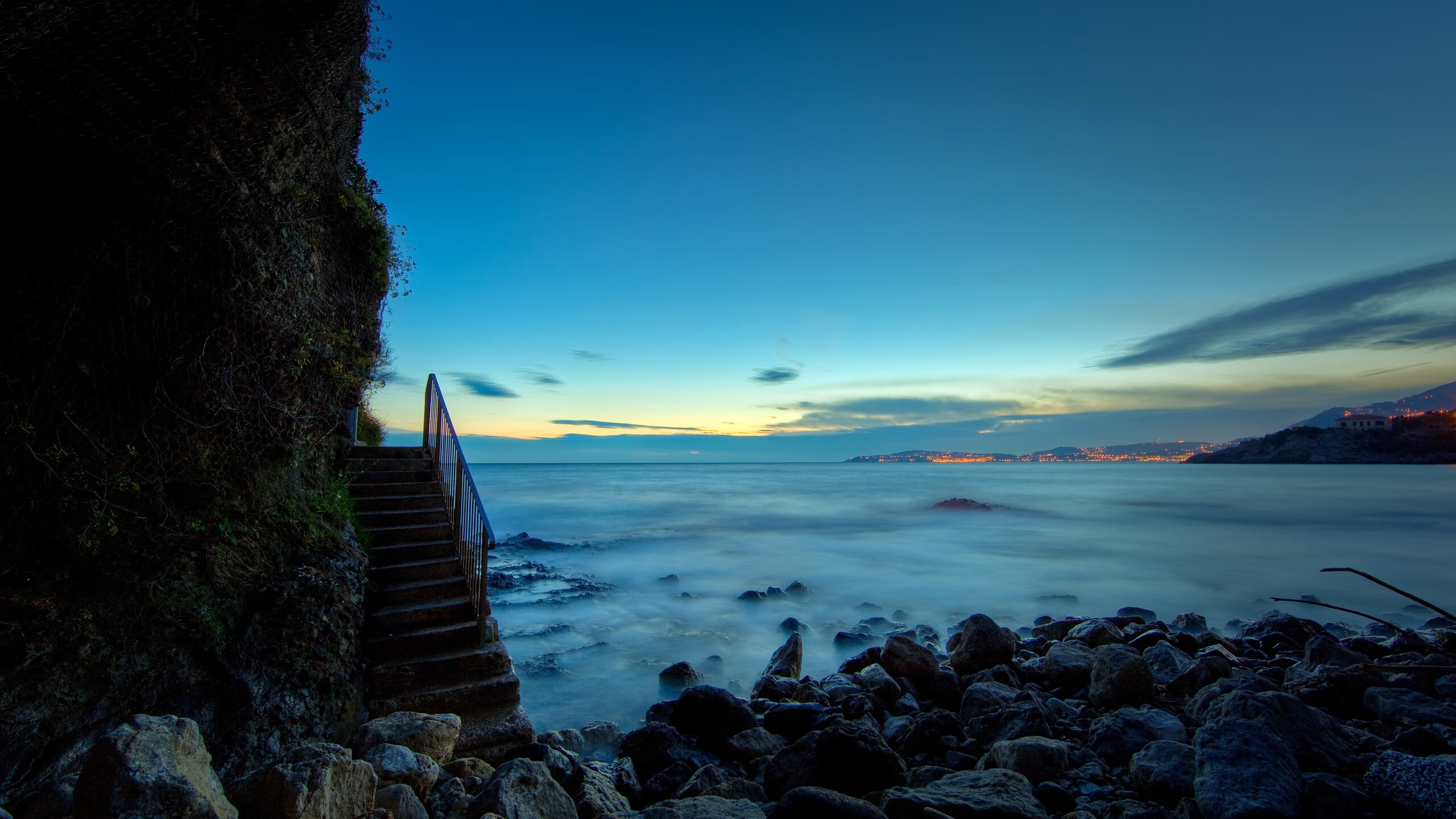 量子纠缠的绿茵场，当威尔士稳稳拿下波兰，卢卡库在西甲德比接管比赛