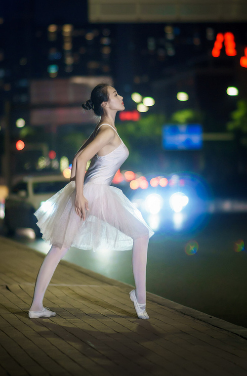 压迫风暴下的技术革命，当勒沃库森的铁血与萨卡的艺术点燃绿茵场铁血压迫对撞极致天赋，勒沃库森掀翻红军，萨卡画布上书写阿森纳新章